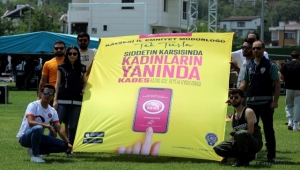 Kayseri'de yamaç paraşütüyle KADES için farkındalık uçuşu