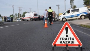 Kayseri Melikgazi'de iki otomobil çarpıştı: 2 yaralı