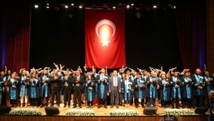 Kayseri Üniversitesinden mezun olan öğrenciler şed kuşandı