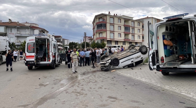 Kırıkkale'de iki otomobilin çarpıştığı kazada biri ağır 4 kişi yaralandı