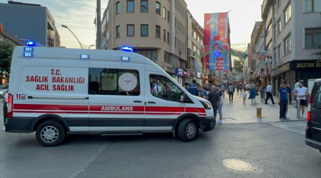 Kocaeli'de bıçaklı kavgada yaralanan kişi hastaneye kaldırıldı