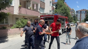Kocaeli'de çatıdan apartman boşluğuna düşen genç yaralandı