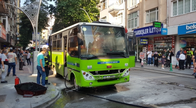 Kocaeli'de halk otobüsündeki yangını itfaiye söndürdü