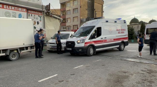 Kocaeli'de trafikte yol verme kavgasında bir kişi bıçakla yaralandı