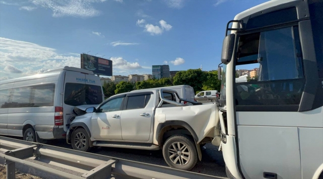 Kocaeli'de zincirleme trafik kazasında 6 kişi yaralandı