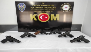 Konya'da polisten kaçarken tabancalarını yola atan 4 zanlı tutuklandı