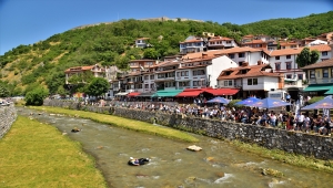 Kosova'da şambrel ile rafting yarışması düzenlendi