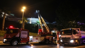 Küçükçekmece'de alışveriş merkezinde çıkan yangın söndürüldü