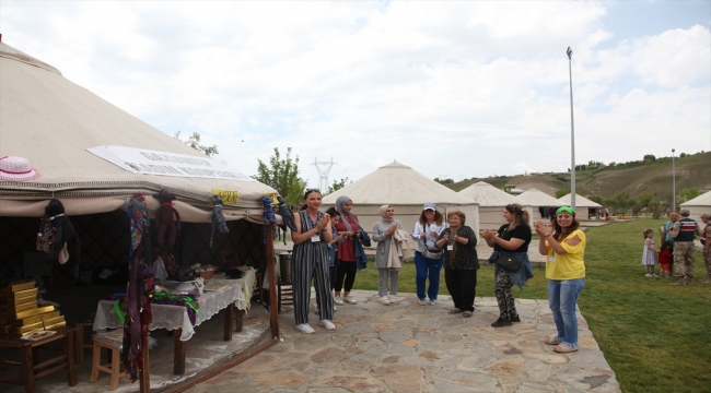 "Kültürel Etkileşim ve Yöresel Yemekler ile Zanaatkar Eller Ahlat'ta" etkinlikleri başladı
