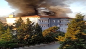 Kütahya'da öğretmenevinde çıkan yangında balkondan atlayan kişi yaralandı