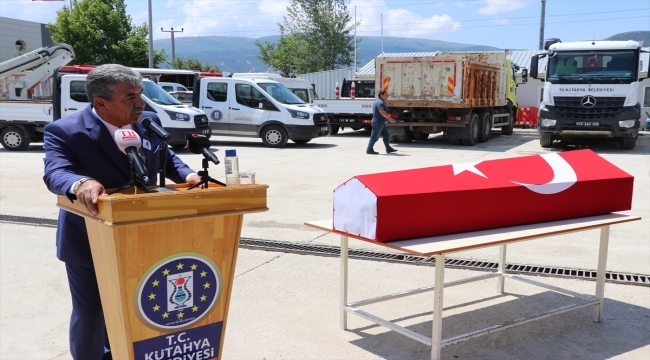Kütahya'da toprak altında kalarak hayatını kaybeden işçinin cenazesi defnedildi