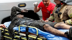 Kuzey Makedonya'ya giden otobüsün altında saklanan kişiyi sıkıştığı yerden itfaiye kurtardı