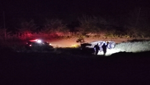 Malatya'da park halindeki otomobil şarampole devrildi