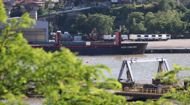Mariupol'den yola çıkan ilk Türk kuru yük gemisi Zonguldak Limanı'nda