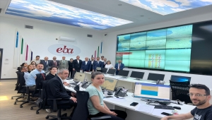 Milli Eğitim Bakanı Özer, LGS sürecinin canlı takip edildiği Sınav Koordinasyon Merkezi'ni ziyaret etti