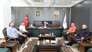 Milli futbolcu Yusuf Yazıcı'dan Trabzon Üniversitesi Rektörü Aşıkkutlu'ya ziyaret