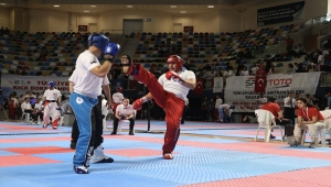 Milli kick boksçu, askeriyeden aldığı özel izinle Türkiye Şampiyonası'na katıldı