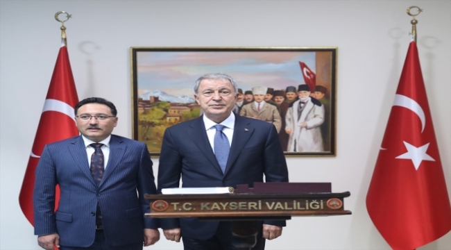Milli Savunma Bakanı Akar, Kayseri'de ziyaretlerde bulundu