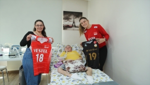 Milli voleybolcu Zehra Güneş'ten anlamlı ziyaret