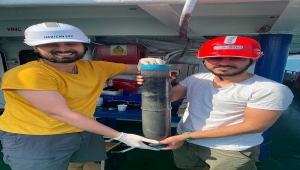 "ODTÜ Bilim Gemisi" Marmara'nın kirlilik tarihini ortaya çıkarmak için demir aldı