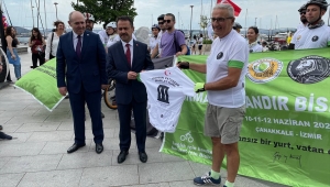 Orman yangınlarına dikkat çekmek için Çanakkale'den İzmir'e pedal basıyorlar