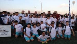 Şanlıurfa'da eski milli futbolcular genç futbolcularla maç yaptı
