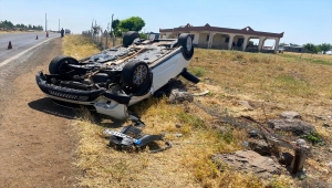 Şanlıurfa'da otomobilin devrilmesi güvenlik kamerasında