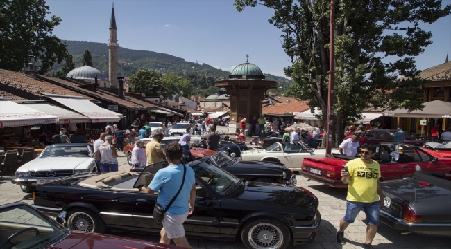 Saraybosna'da "klasik cabrio otomobil" rüzgarı esti