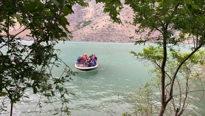 Siirt'te Müküs Çayı'nda akıntıya kapılan hemşireyi arama çalışmalarına ara verildi