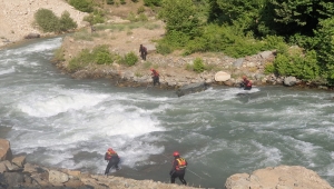 Siirt'te Müküs Çayı'nda akıntıya kapılan hemşireyi arama çalışması sürüyor