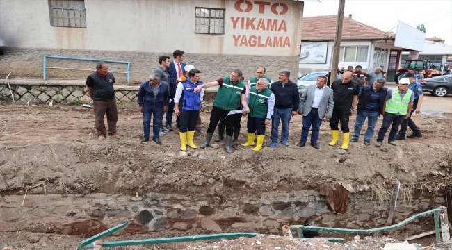 Sivas Valisi Yılmaz Şimşek selden zarar gören Gemerek'te incelemede bulundu: