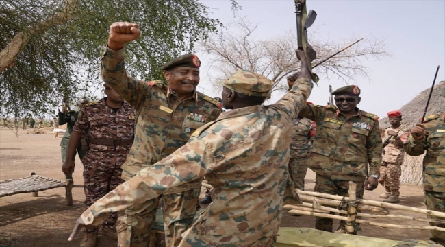 Sudan Ordu Komutanı Burhan, gerginliğin sürdüğü Etiyopya sınırına gitti: