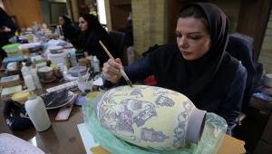 Tahran'da müzeyi andıran merkezde geleneksel el sanatları gençlere aktarılıyor