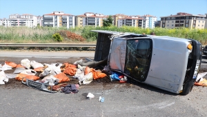 Tekirdağ'da freni boşalıp takla atan kamyonetteki 3 kişi yaralandı