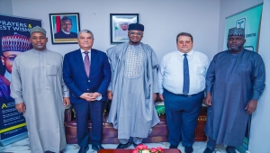 Türkiye'nin Abuja Büyükelçisi Bayraktar, Nijerya İletişim ve Dijital Ekonomi Bakanı Pantami ile görüştü