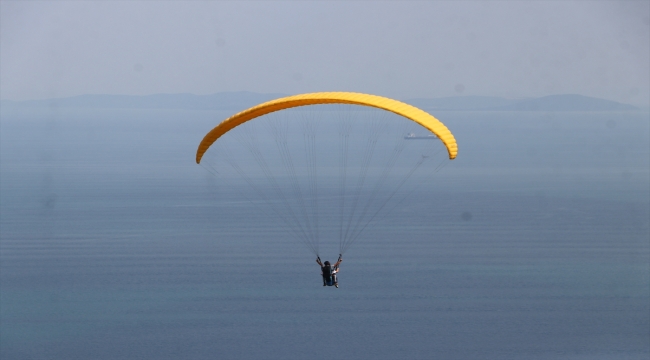 Yamaç paraşütünün mavi ve yeşili buluşturan adresi Uçmakdere'nin popülerliği artıyor