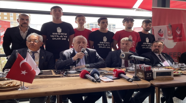 Zafer Partisi Genel Başkanı Özdağ, Aksaray'da gazetecilerle bir araya geldi