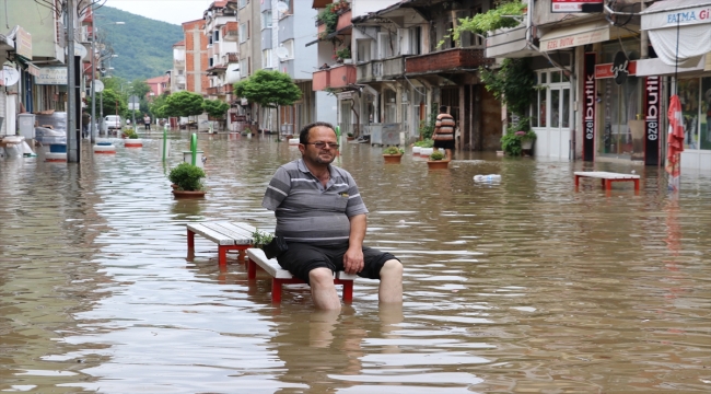 Zonguldak'ta sağanak nedeniyle Filyos Çayı taştı, ev ve iş yerlerini su bastı