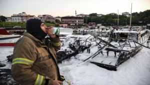 Avcılar Sahili'nde 7 tekne yandı