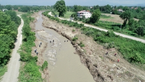 Düzce'de sele kapılan operatörü arama çalışmalarına ara verildi