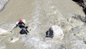 Düzce'de sele kapılan operatörün bulunması için yürütülen çalışmalara ara verildi