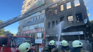Fatih'te metruk binada yangın çıktı 