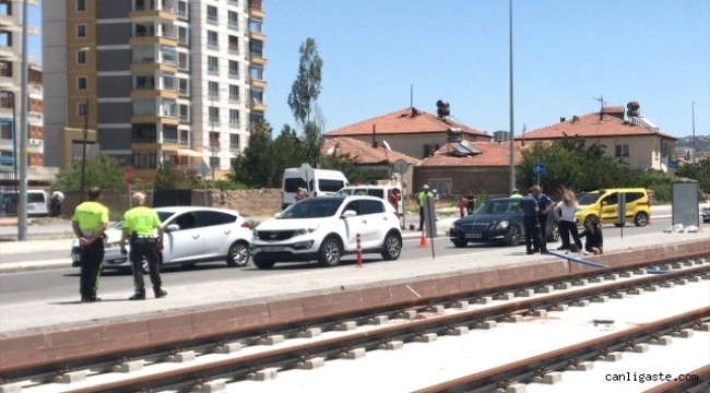 Kayseri'de Hulusi Akar Bulvarında yaşanan kazada otomobil çocuğa çarptı