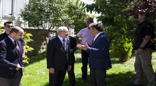 Kılıçdaroğlu, Balyoz davası sanıklarından emekli Tümamiral Kutluk'u ziyaret etti: