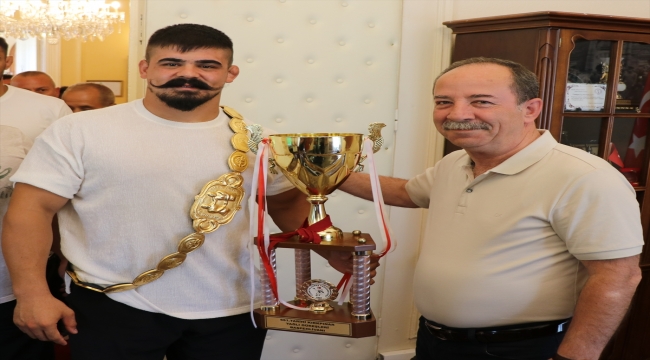 Kırkpınar Başpehlivanı Şimşek'ten Edirne Belediye Başkanı Gürkan'a ziyaret