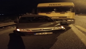 Mersin'de kamyonun çarptığı otomobilin sürücüsü öldü, 2 kişi yaralandı