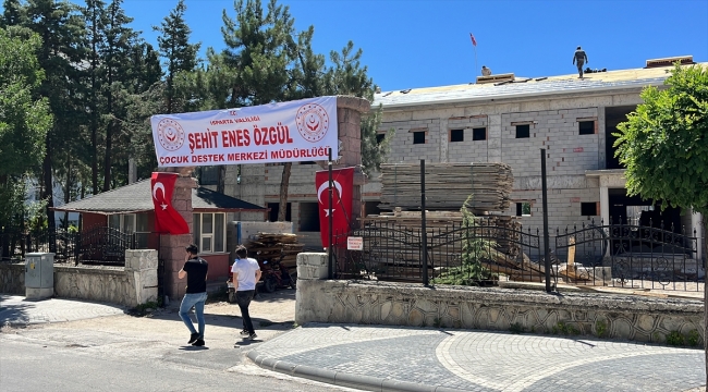 Şehit Uzman Çavuş Özgül'ün ismi Isparta'da çocuk destek merkezine verildi