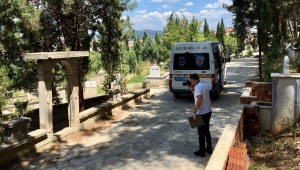 Sinop'ta şehir mezarlığındaki demir kapılar çalındı